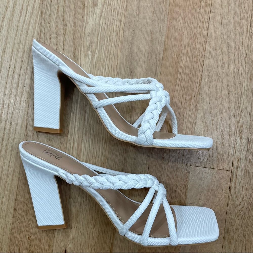 NWT NY&Co Heeled Sandal Dalia 9 Open Toe White Slip On Neutral Coastal - Picture 14 of 16